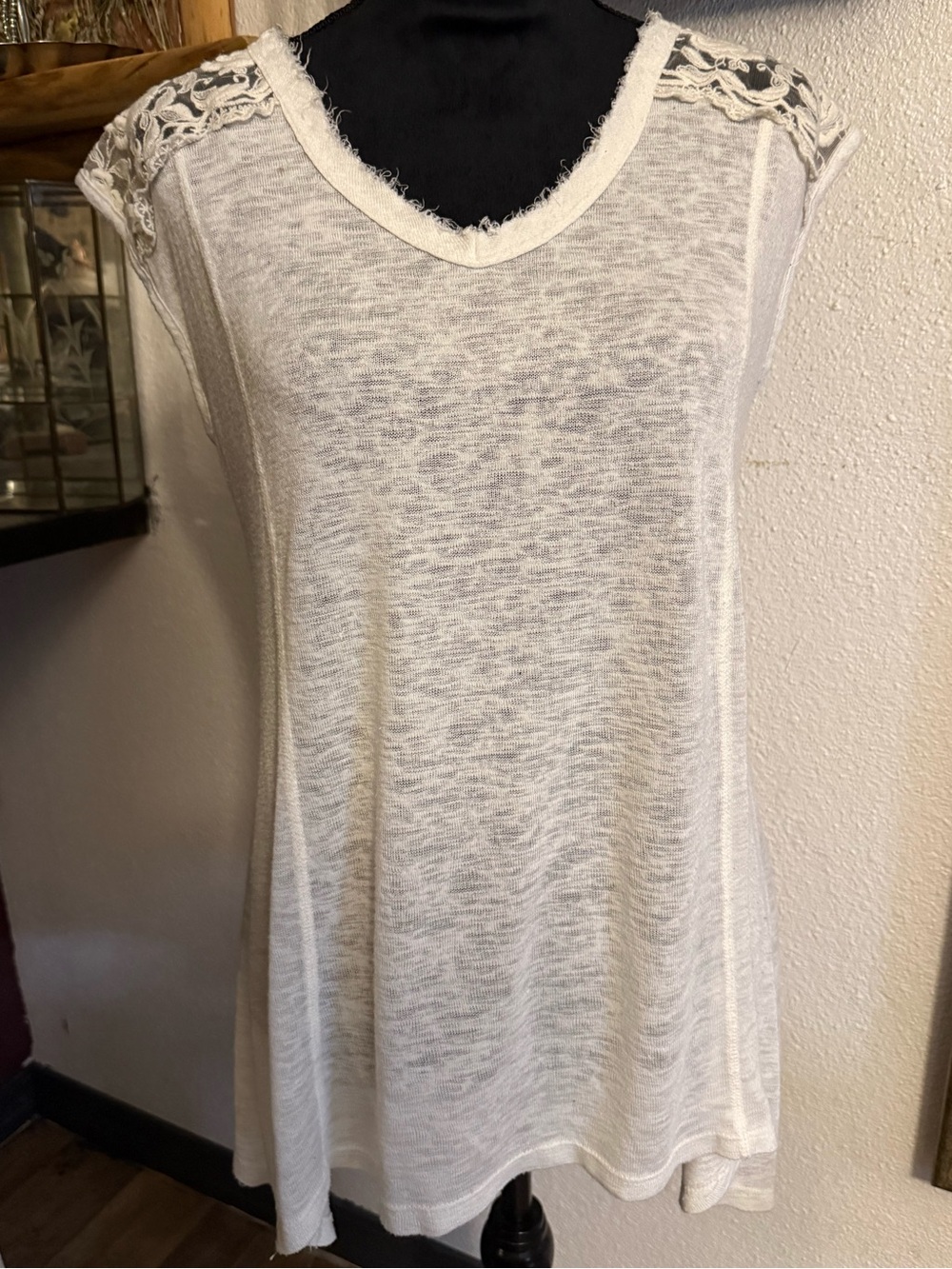 Bobeau Boho Lace Shoulder Slub Knit V-Neck Top White Cream •Size Medium•